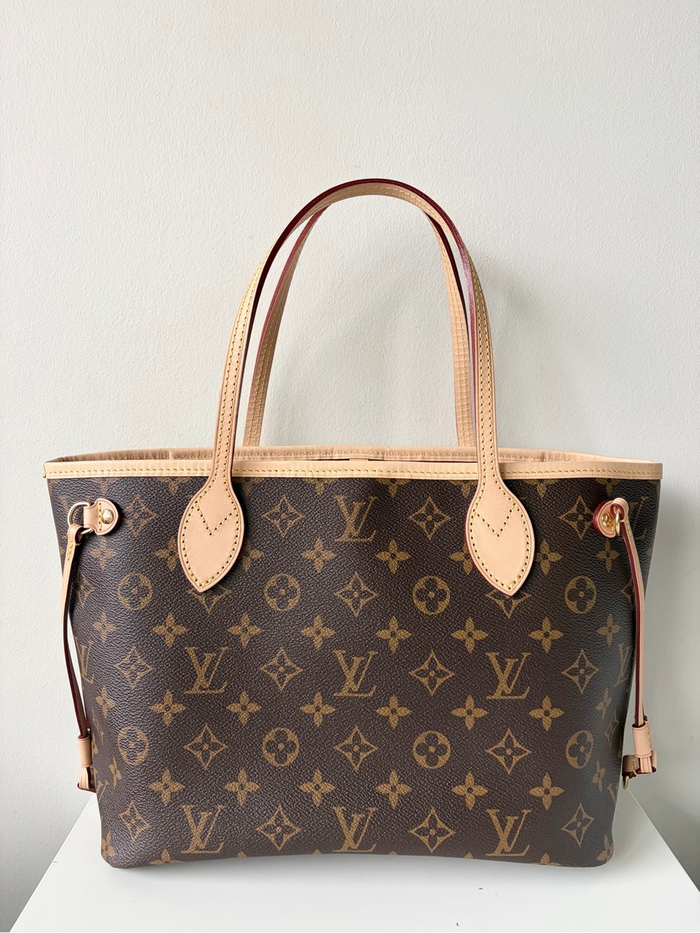Louis Vuitton Neverfull PM β Monogram with Pouch - Picture 4 of 16